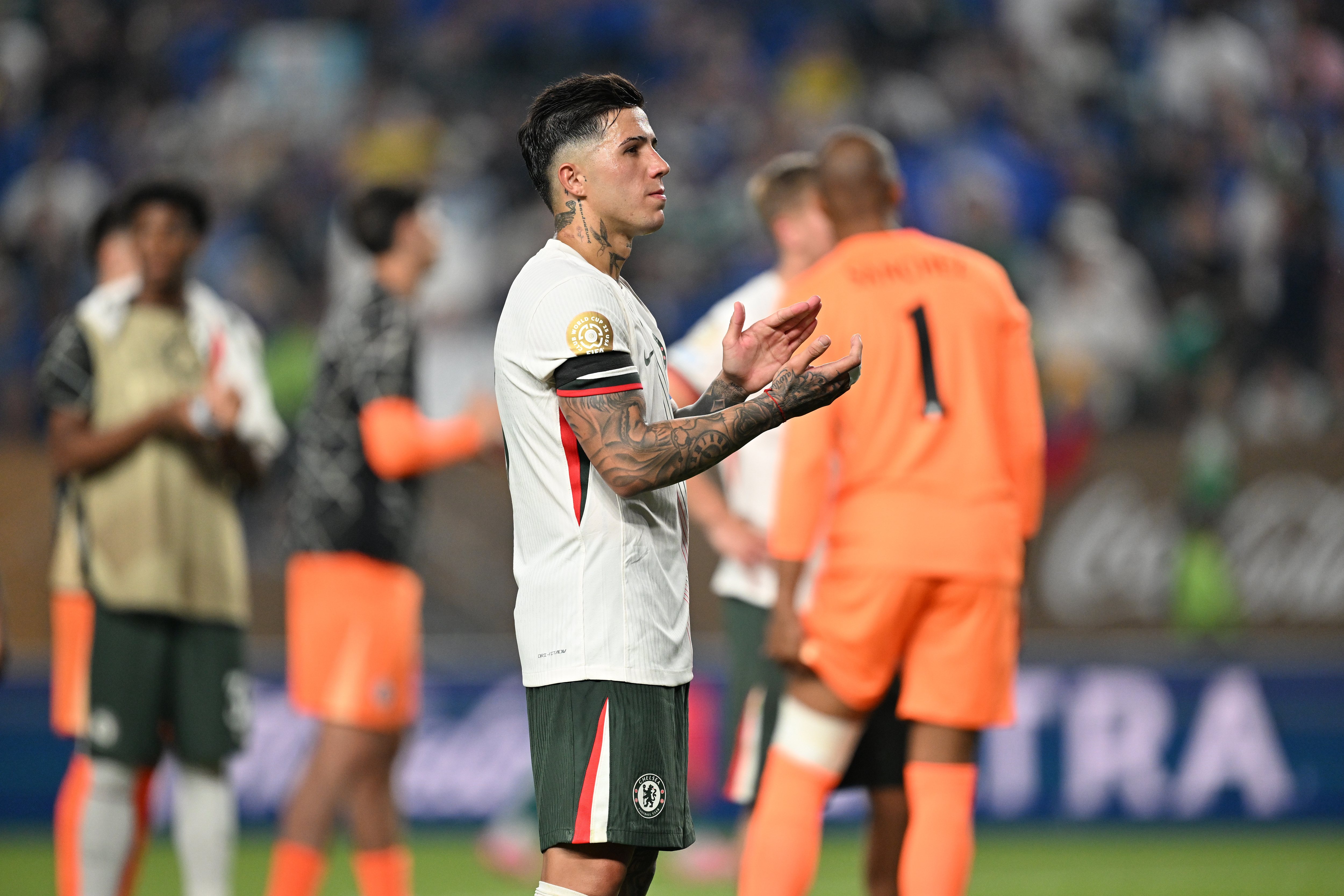 切尔西中场功勋重返训练场，期待回归首发的简单介绍