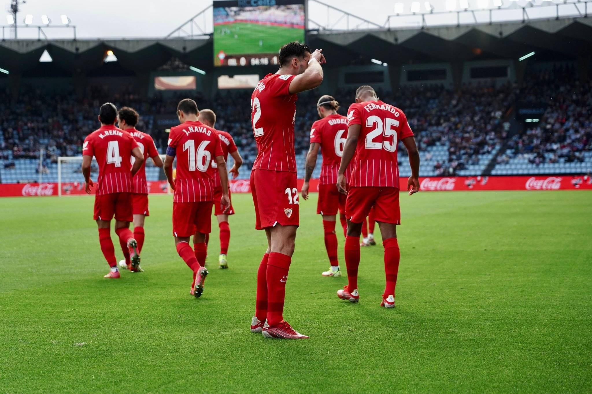 包含塞维利亚客场险胜，稳坐前四位置的词条