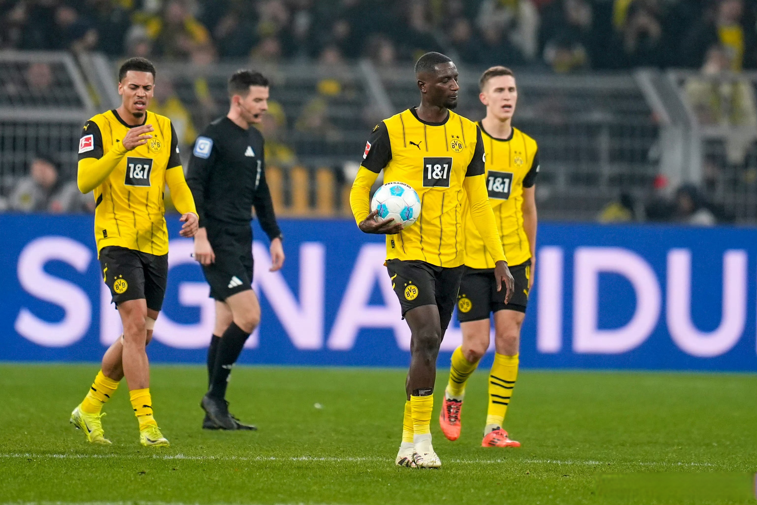 多特蒙德球队备战，执行教练指示积极备战