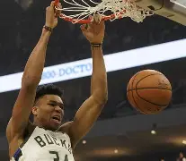 雄鹿主场叫什么名字